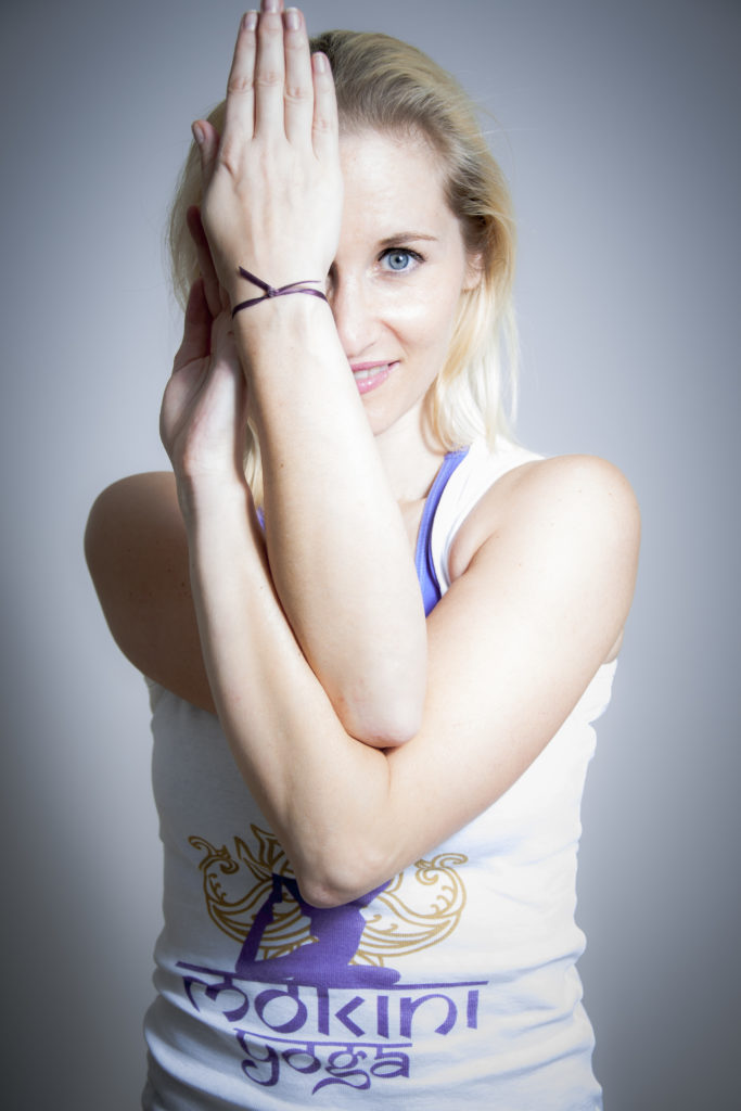 mokini yoga_joga ljubljana_začetna joga_mooni_zdrao življenje_ljubezen_simona vrhovec