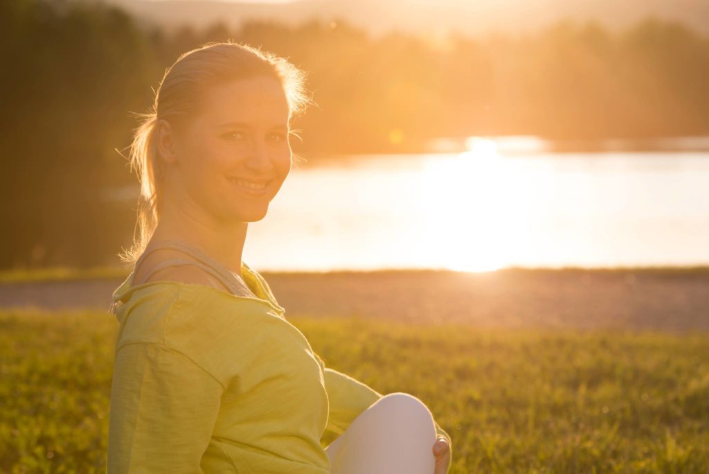 simona vrhovec_prebujena_mokini yoga_zdravljenje prednikov